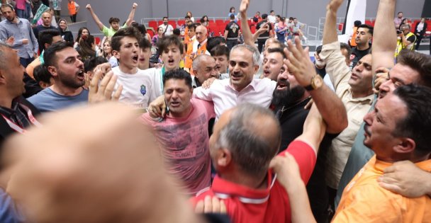 Çayırova Belediyesi 2. Lig'de Şampiyon Oldu