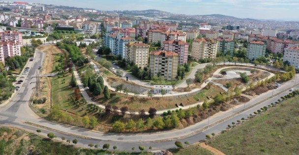 Çayırova Cumhuriyet Mahallesi Parkı'nda Sona Doğru