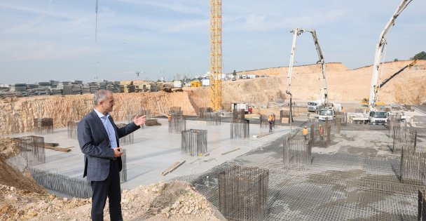 Çayırova Devlet Hastanesinin temel betonu dökülüyor