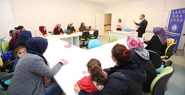 Çayırova Sağlık Seminerleri veriyor