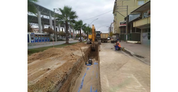 ÇAYIROVA YAVUZ SELİM CADDESİNDE İÇMESUYU ŞEBEKESİ YENİLENİYOR