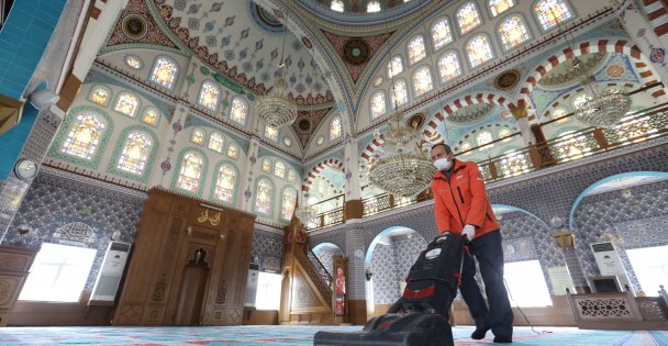 Çayırova'da Camiler temizleniyor