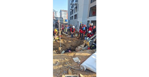 Çayırovada inşaat alanında toprak altında kalan 1 işçi kurtarıldı