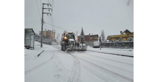 Çayırova'da Karla Mücadele Aralıksız Sürüyor