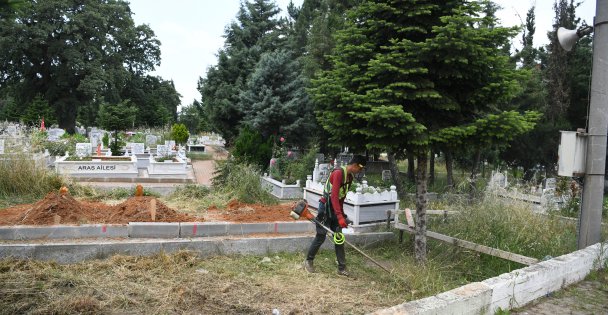 Çayırova'da Mezarlıklar Bayrama Hazır