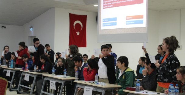 Çayırovada Okullar Bilgi Yarışmasında Yarıştı