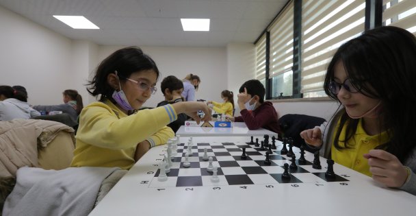 Çayırova'da Satranç Turnuvası Heyecanı