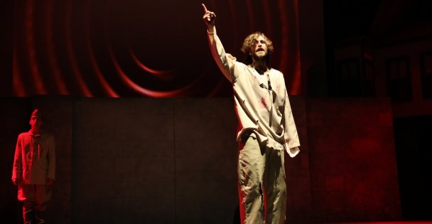 Çayırovada Tiyatro Şöleni Devam Ediyor