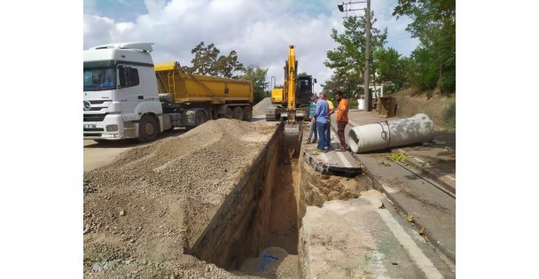 ÇAYIROVA'DA YAĞMURSUYU VE DERE ISLAHI YATIRIMI SÜRÜYOR