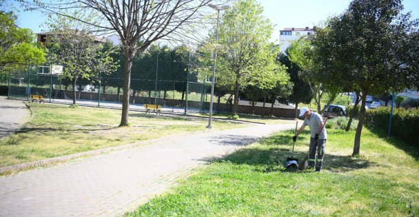 Çayırova'daki parklarda temizlik çalışmaları devam ediyor