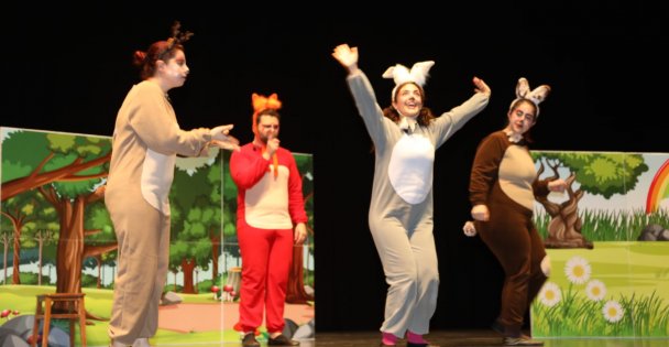 Çayırovalı çocuklar, hafta sonunu tiyatroyla dolu geçirdi