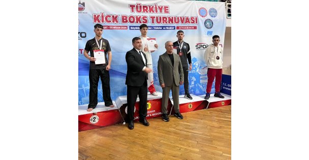 Çayırovalı sporcular, o turnuvadan 2 madalyayla döndü