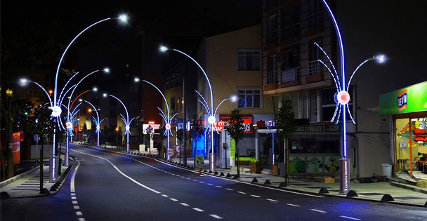 Çayırova'nın Caddeleri Göz Kamaştırıyor