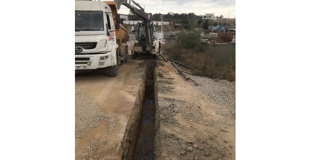 ÇAYIROVA'YA YENİ İÇME SUYU VE KANALİZASYON HATLARI YAPILIYOR