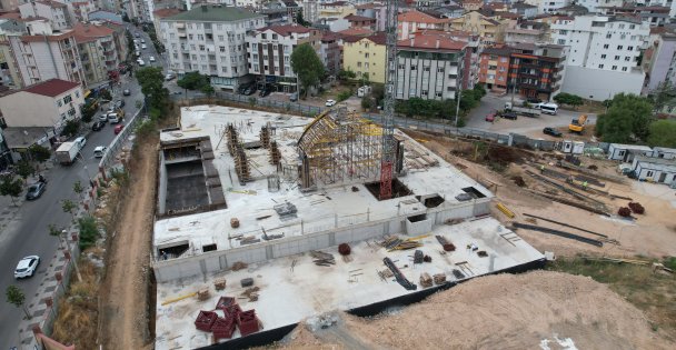 Cazibe merkezi olacak kent meydanında cami inşaatı yükseliyor
