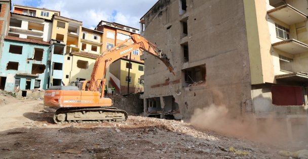 Cedit'te Yıkım Kurban Kesimiyle Başladı