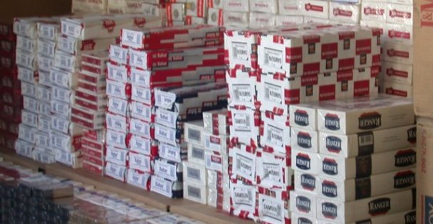 Çeyiz sandığında kaçak sigara!