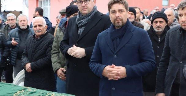 CHP İl Başkanı Bülent Sarı'nın babası Mustafa Sarı son yolculuğuna uğurlandı.