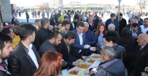 CHP lokma dağıttı