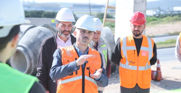 Çiftçi, hastane inşaatını GTÜlü öğrencilerle birlikte inceledi