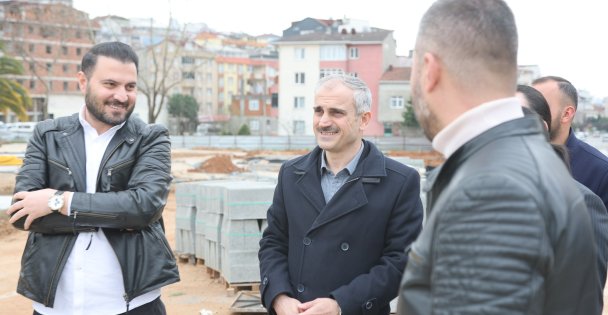 Çiftçi, kent meydanındaki çalışmaları inceledi