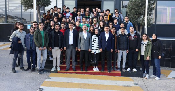 Çiftçi, üniversite öğrencileriyle buluştu