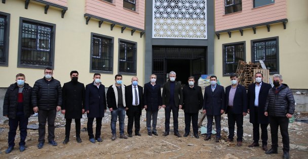 Çiftçi ve Ellibeş Çayırova'da yatırımları inceledi
