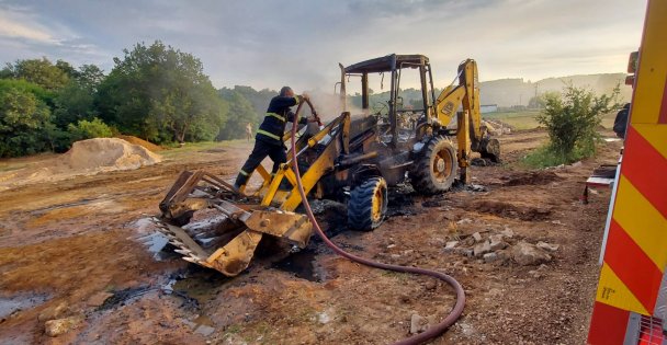 Çıkan Yangında 3 İş Makinesi Kullanılamaz Hale Geldi