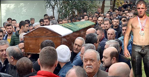 güreşçi toprağa verildi