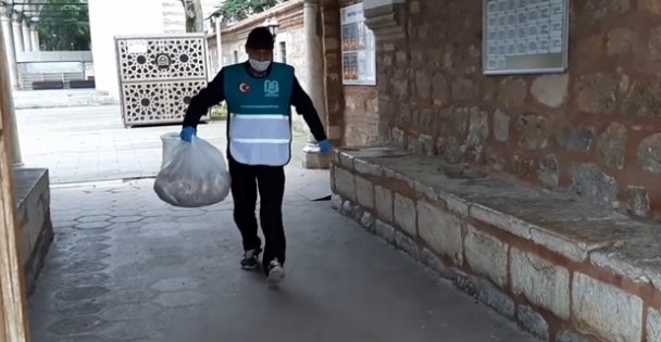 Çoban Mustafa Paşa Vakfı 300 ihtiyaç sahibi aileye iftar yemeği gönderiyor