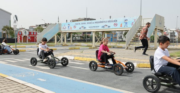 Çocuklar Direksiyon Başına Geçti : Trafik Kültürü Ve Bilinci Aşılanıyor