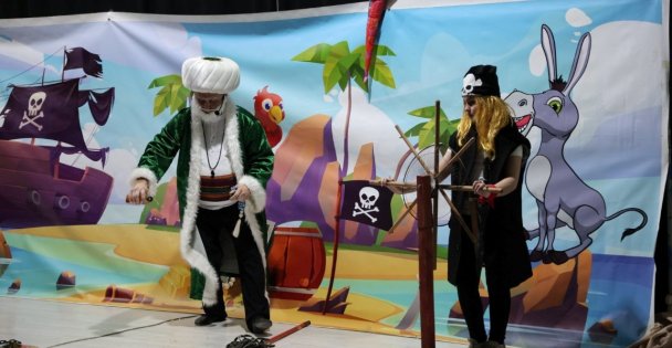 Çocuklar Nasrettin Hoca Korsanlara Karşı oyununda buluştu