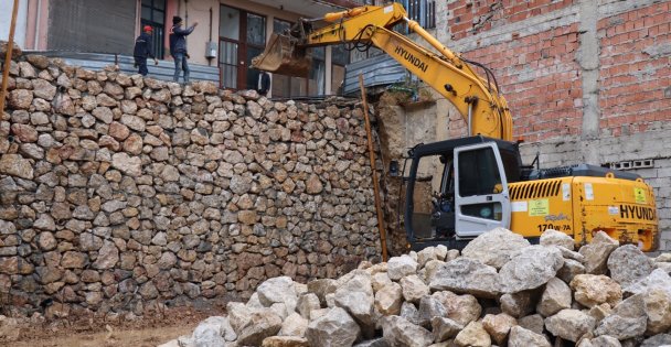 Çöken İstinat Duvarı Yeniden İnşa Edildi