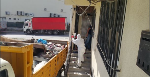 Çöp ev ekipler tarafından temizlendi