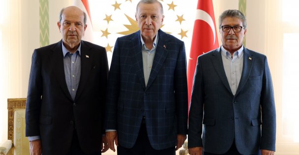 Cumhurbaşkanı Erdoğan, KKTC Cumhurbaşkanı Tatar ve KKTC Başbakanı Üstel'i kabul ediyor