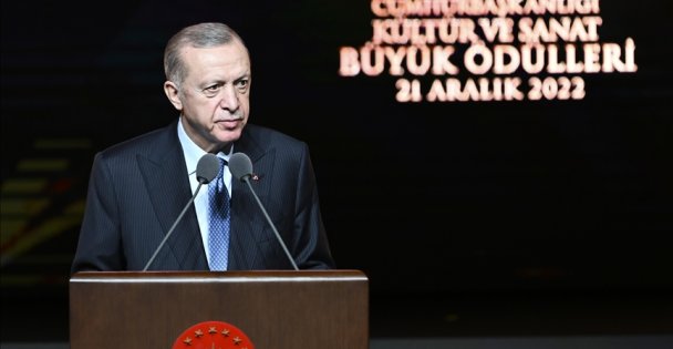 Cumhurbaşkanı Erdoğan: Ülkemizin kültür varlığını zenginleştiren sanatçılarımıza destek olmayı görev biliyoruz