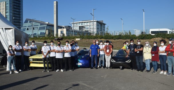 Cumhurbaşkanlığı Savunma Sanayii Başkanı Demir, TEKNOFEST'te yarışlara katılan otonom araçları inceledi: