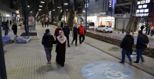 Cumhuriyet Bulvarı'na Özel Projektör Sistemi