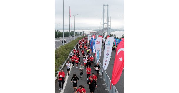 Cumhuriyet sevgisi Osmangazi Köprüsü'ne sığmadı