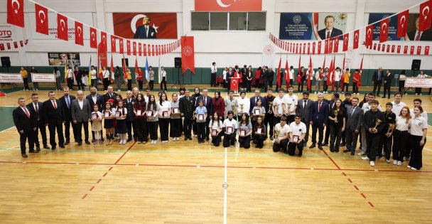 Cumhuriyet'in 103. Yılı Derince'de Coşkuyla Kutlanıyor