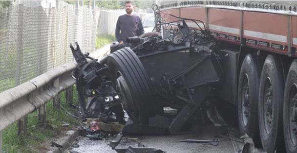 D-100 kana bulandı: 1 ölü 4 yaralı