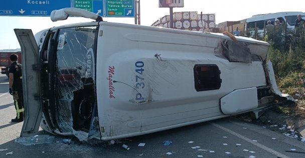D-100'De İşçileri Taşıyan Midibüs Tıra Çarptı: 13 Yaralı