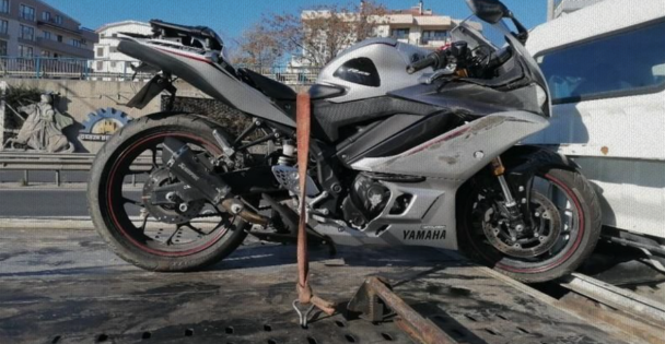 D-100'de Kamyona Çarpan Motosikletin Sürücüsü Hayatını Kaybetti