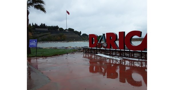 Dalgakıran dalganın şiddetine dayanamayarak yıkıldı