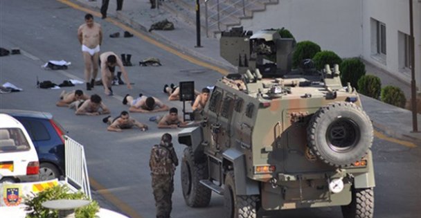 Darbe 22 Saatte Bertaraf Edildi!