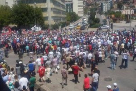 Darbe girişimine protesto yürüyüşü başladı