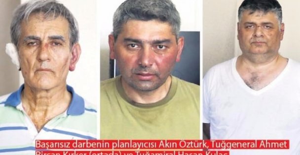 Darbeci hainler birbirine düştü