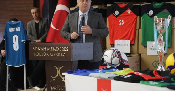 DARICA BELEDİYESİ'NDEN AMATÖR SPOR KULÜPLERİNE MALZEME DESTEĞİ