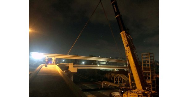 Darıca Feribot Yolu Üstgeçidinin  Kirişleri Monte Edildi