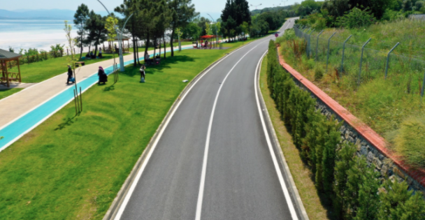 Darıca Sahil Parkı'nda Yollar Resim Tablosu Gibi Oldu